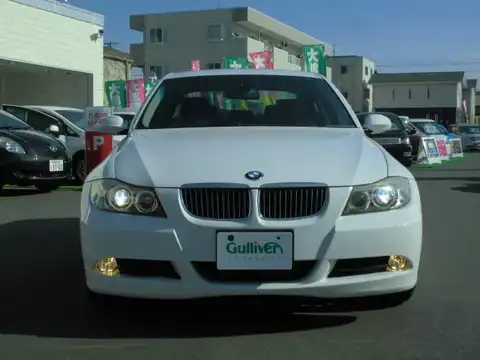 カタログ画像：３シリーズ （3 SERIES） ３２３ｉ ２５ｔｈアニバーサリーエディション 2006年9月 ABA-VB23 2500cc アルピン・ホワイトⅢ（ソリッド・カラー） 燃費9.4km / l フロント