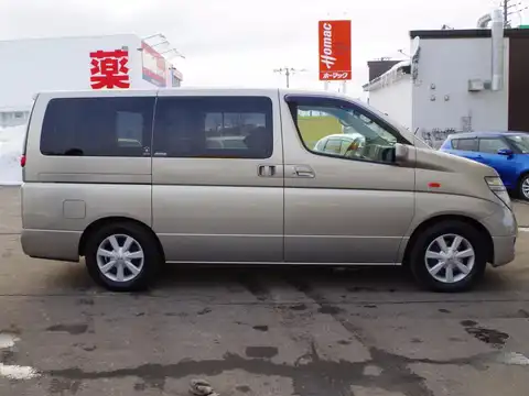 カタログ画像：エルグランド （ELGRAND） ＸＬ 2004年4月 UA-NE51 3500cc シャンパンシルバー（ＴＭ） 燃費7.8km / l 外装