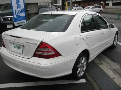 カタログ画像：Ｃクラス （C-CLASS） Ｃ１８０コンプレッサー 2005年8月 DBA-203046 1800cc アラバスターホワイト（Ｓ） 燃費11.4km / l バック