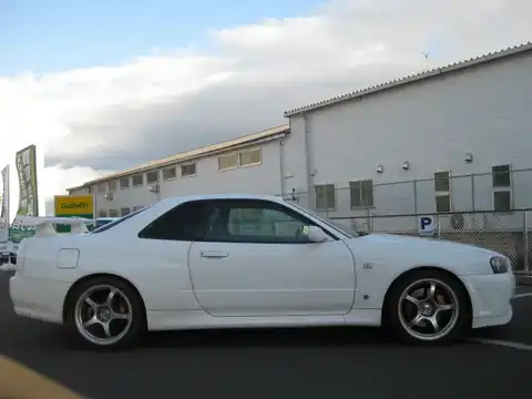 カタログ画像：スカイライン （SKYLINE） ＧＴ－Ｒ 1999年1月 GF-BNR34 2600cc ホワイト 燃費8.1km / l 外装