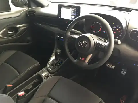 カタログ画像：ＧＲヤリス （GR YARIS） ＲＳ 2020年9月 5BA-MXPA12 1500cc プラチナホワイトパールマイカ 燃費18.2km / l 内装