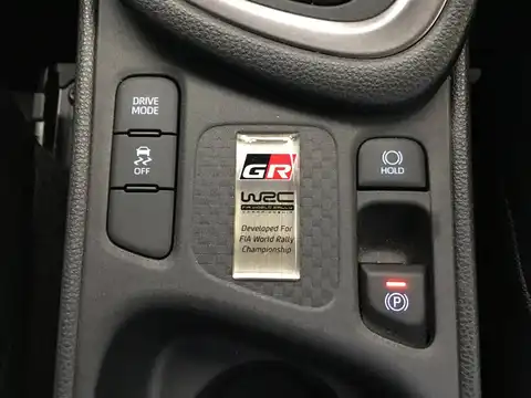 カタログ画像：ＧＲヤリス （GR YARIS） ＲＳ 2020年9月 5BA-MXPA12 1500cc プラチナホワイトパールマイカ 燃費18.2km / l 内装