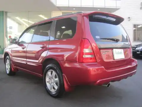 カタログ画像：フォレスター （FORESTER） Ｘ２０ 2002年2月 TA-SG5 2000cc コアレッドメタリック 燃費13.6km / l バック