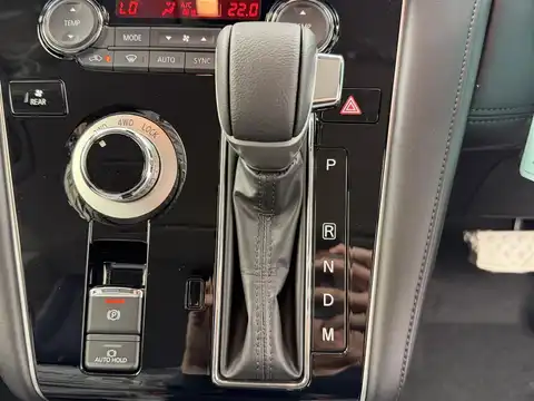 カタログ画像：デリカＤ：５ （DELICA D:5） シャモニー（電動サイドステップ非装着車） 2025年5月 3DA-CV1W 2200cc グラファイトグレーメタリック×ブラックマイカ 燃費12.6km / l 内装