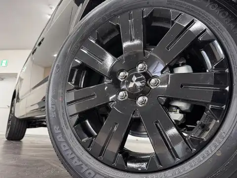 カタログ画像：デリカＤ：５ （DELICA D:5） シャモニー（電動サイドステップ非装着車） 2025年5月 3DA-CV1W 2200cc ブラックダイヤモンド×ブラックマイカ 燃費12.6km / l タイヤ