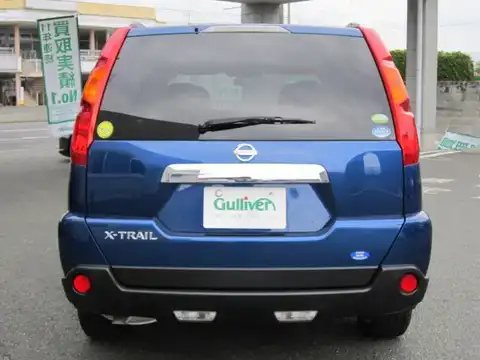 カタログ画像：エクストレイル （X-TRAIL） ２５Ｘ 2007年8月 CBA-TNT31 2500cc サファイアブルー（ＰＭ） 燃費11.6km / l バック