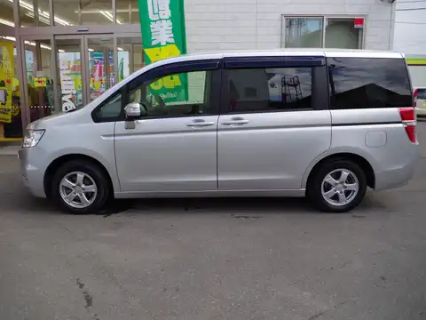 カタログ画像：ステップワゴン （STEPWAGON） Ｇ 2013年12月 DBA-RK2 2000cc スーパープラチナ・メタリック 燃費13.6km / l 外装