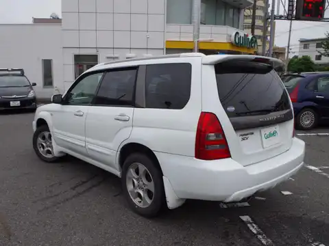 カタログ画像：フォレスター （FORESTER） ＸＴ 2004年4月 TA-SG5 2000cc ピュアホワイト 燃費13.0km / l バック