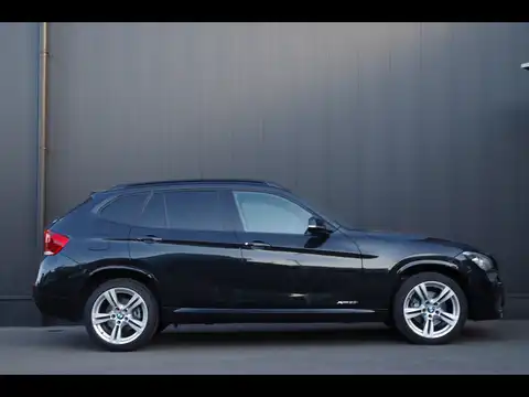 カタログ画像：Ｘ１ （X1） ｘＤｒｉｖｅ ２０ｉ Ｍスポーツ 2012年9月 DBA-VM20 2000cc ブラック・サファイア 燃費13.6km / l 外装