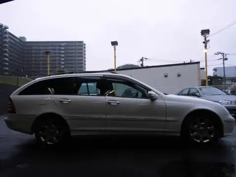 カタログ画像：Ｃクラスステーションワゴン （C-CLASS STATIONWAGON） Ｃ２００コンプレッサー ステーションワゴン 2006年3月 DBA-203242 1800cc アラバスターホワイト（Ｓ） 燃費11.4km / l 外装