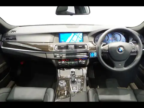 カタログ画像：５シリーズ （5 SERIES） ５２８ｉツーリング Ｍスポーツパッケージ 2011年11月 DBA-XL28 2000cc 燃費11.8km / l 内装