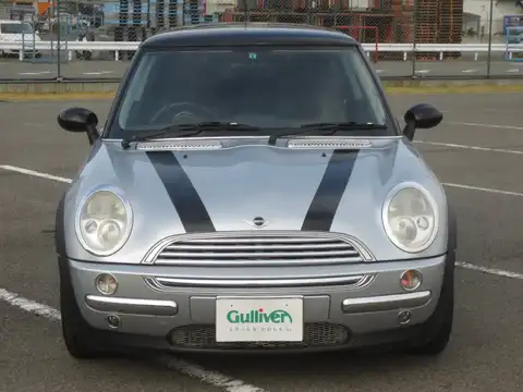 カタログ画像：ＭＩＮＩ （MINI） クーパー 2004年4月 GH-RA16 1600cc ピュア・シルバーメタリック 燃費14.4km / l フロント
