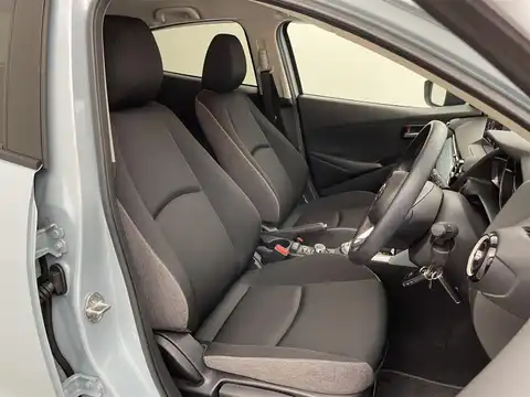 カタログ画像：ＭＡＺＤＡ２ （MAZDA2） １５ ＢＤ 2023年3月 5BA-DJLFS 1500cc エアストリームブルーメタリック 燃費20.3km / l 内装