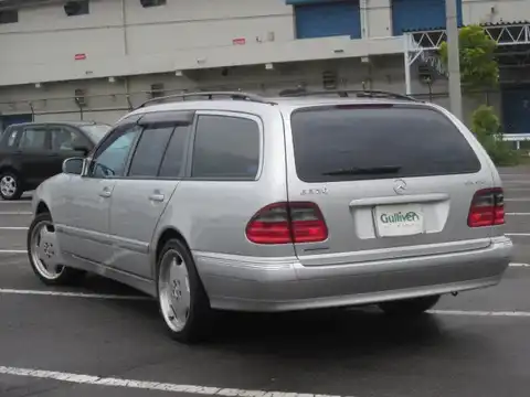 カタログ画像：Ｅクラスステーションワゴン （E-CLASS STATIONWAGON） Ｅ３２０ ４マチック ステーションワゴン アバンギャルド 1999年10月 GF-210282 3200cc ブリリアントシルバー 燃費8.2km / l バック