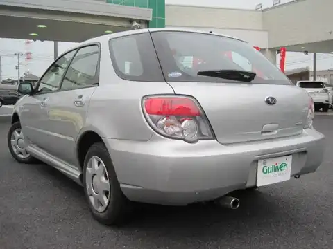 カタログ画像：インプレッサスポーツワゴン （IMPREZA SPORTS WAGON） １．５ｉ 2006年6月 LA-GG2 1500cc プレミアムシルバー・メタリック 燃費15.0km / l バック