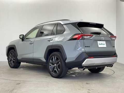 カタログ画像：ＲＡＶ４ （RAV4） ハイブリッドアドベンチャー 2024年12月 6AA-AXAH54 2500cc アッシュグレーメタリック×アーバンカーキ 燃費20.3km / l バック