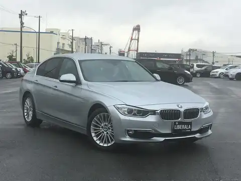 カタログ画像：３シリーズ （3 SERIES） ３２０ｉラグジュアリー 2014年8月 DBA-3B20 2000cc オリオン・シルバーorグレイシャー・シルバー 燃費16.0km / l メイン（その他）