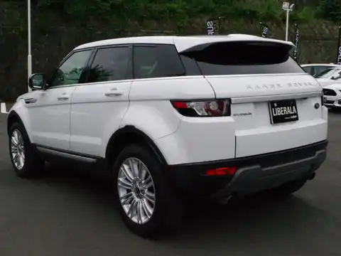 カタログ画像：レンジローバーイヴォーク （RANGE ROVER EVOQUE） プレステージ 2014年8月 CBA-LV2A 2000cc フジ・ホワイト 燃費10.6km / l バック