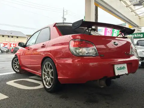 カタログ画像：インプレッサ （IMPREZA） ＷＲＸ ＳＴＩ スペックＣ １７インチタイヤ仕様車 2005年6月 GH-GDB 2000cc ソリッドレッド 燃費10.2km / l バック