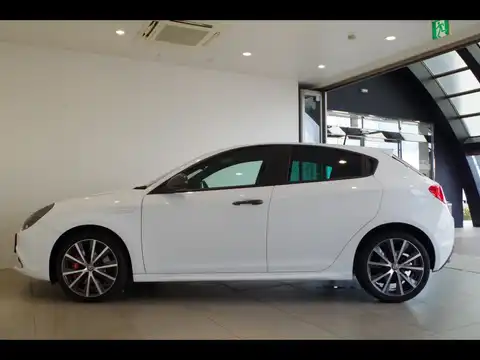 カタログ画像：ジュリエッタ （GIULIETTA） スーパーパックスポーツ 2017年2月 ABA-940141 1400cc アルファホワイト 燃費15.6km / l 外装