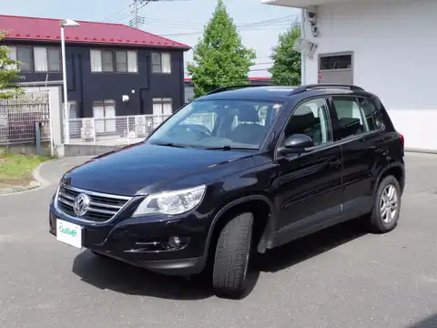 カタログ画像：ティグアン （TIGUAN） トラック＆フィールド 2009年10月 ABA-5NCAW 2000cc ディープブラックパールエフェクト 燃費9.7km / l フロント