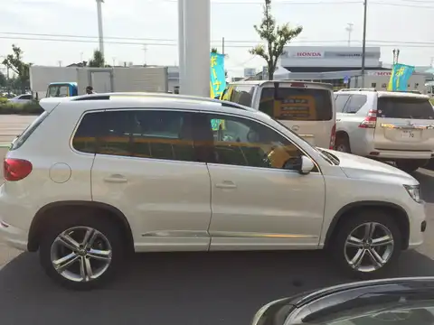 カタログ画像：ティグアン （TIGUAN） ＴＳＩ ブルーモーションテクノロジー 2014年4月 DBA-5NCTH 1400cc ピュアホワイト 燃費14.6km / l 外装