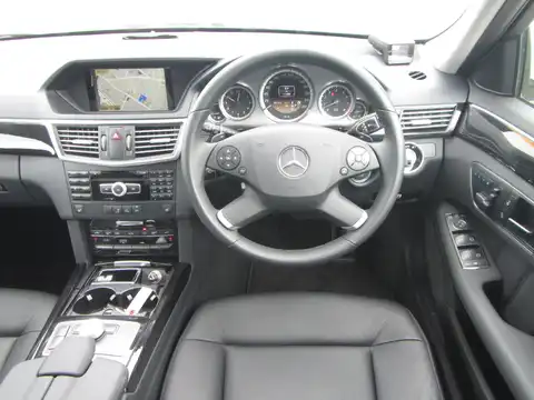 カタログ画像：Ｅクラス （E-CLASS） Ｅ３００ ブルーエフィシェンシー アバンギャルド 2011年11月 RBA-212055C 3500cc カルサイトホワイト（Ｓ） 燃費12.0km / l 内装