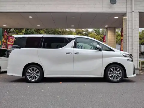 カタログ画像：ヴェルファイア （VELLFIRE） ２．５Ｚ Ａエディション ゴールデンアイズ 2016年7月 DBA-AGH30W 2500cc ホワイトパールクリスタルシャイン 燃費11.6km / l 外装