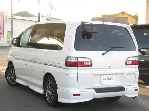 カタログ画像：デリカスペースギア （DELICA SPACE GEAR） エアロ エアロルーフ 1998年6月 E-PA4W 2400cc ソフィアホワイト バック