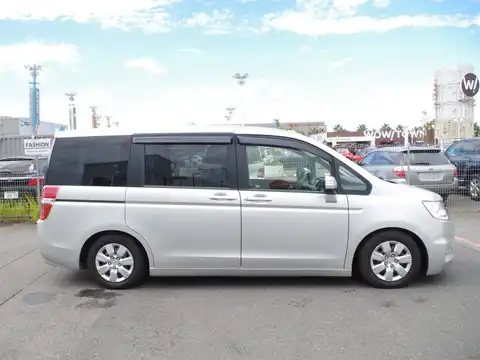 カタログ画像：ステップワゴン （STEPWAGON） Ｇ Ｅセレクション 2012年6月 DBA-RK2 2000cc スーパープラチナ・メタリック 燃費13.6km / l 外装