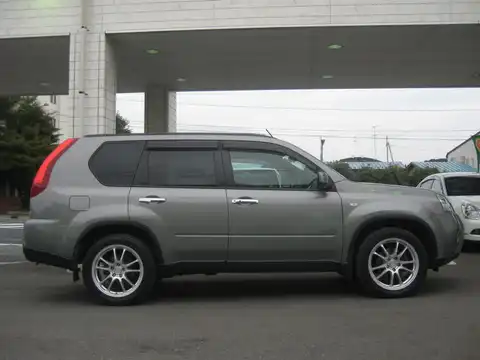 カタログ画像：エクストレイル （X-TRAIL） ２０ＧＴ 2010年7月 LDA-DNT31 2000cc ヒマラヤンカーキ（Ｍ） 燃費13.8km / l 外装