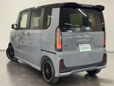 カタログ画像：Ｎ－ＢＯＸカスタム （N-BOX CUSTOM） ターボコーディネートスタイル（２トーン） 2024年9月 6BA-JF6 660cc スレートグレー・パール＆ブラック 燃費18.4km / l 外装