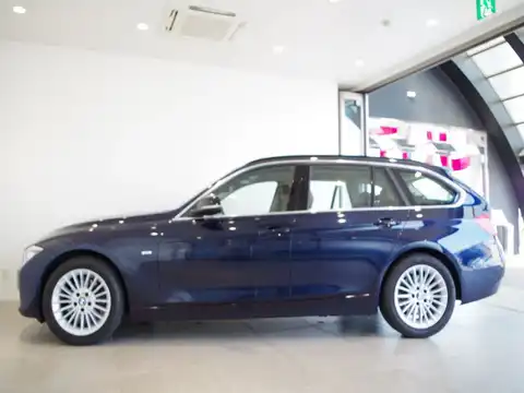 カタログ画像：３シリーズ （3 SERIES） ３２０ｉツーリング ラグジュアリー 2014年8月 DBA-3B20 2000cc インペリアル・ブルー・ブリリアント・エフェクト 燃費16.4km / l 外装