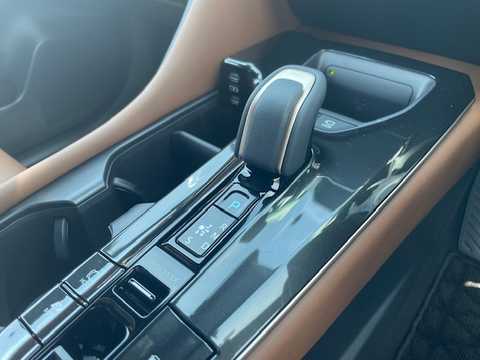 カタログ画像：クラウンエステート （CROWN ESTATE） ＲＳ 2025年3月 6LA-AZSH39W 2500cc ブラック 燃費20.0km / l 内装
