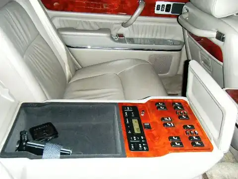 カタログ画像：センチュリー （CENTURY） ＣＮＧ車 フロアシフト 2003年1月 TA-GZG50（改） 5000cc 摩周（ましゅう）シリーンブルーマイカ 燃費8.7km / l 内装