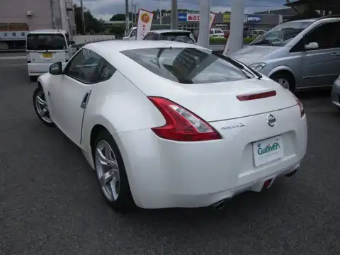 カタログ画像：フェアレディＺ （FAIRLADY Z） バージョンＴ 2010年11月 CBA-Z34 3700cc ブリリアントホワイトパール（３Ｐ） 燃費9.8km / l バック