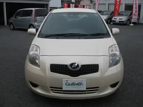 カタログ画像：ヴィッツ （VITZ） Ｆ 2007年1月 DBA-SCP90 1300cc ベージュパールマイカ 燃費21.5km / l フロント