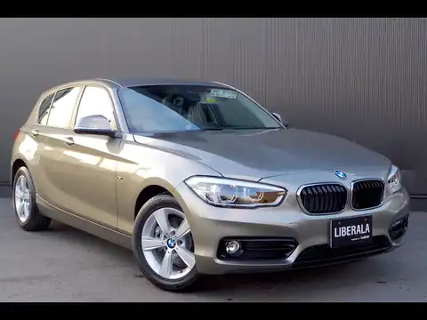 カタログ画像：１シリーズ （1 SERIES） １１８ｉ スポーツ 2015年5月 DBA-1A16 1600cc グレイシャー・シルバー（メタリック･カラー）orプラチナ・シルバー（メタリック・カラー） 燃費16.6km / l メイン（その他）