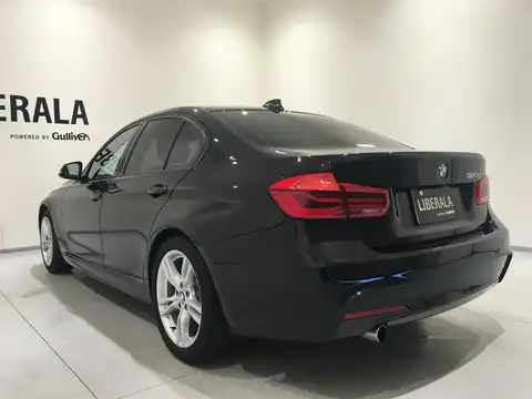 カタログ画像：３シリーズ （3 SERIES） ３２０ｄ Ｍスポーツ 2013年8月 LDA-3D20 2000cc ブラック・サファイア 燃費19.4km / l バック