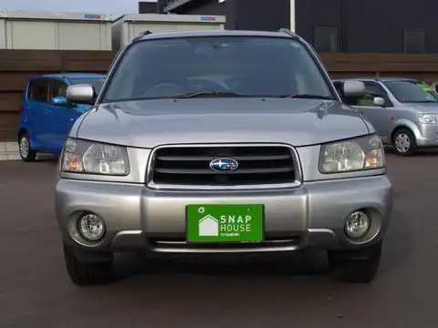 カタログ画像：フォレスター （FORESTER） Ｘ２０ 2004年4月 TA-SG5 2000cc プレミアムシルバー・メタリック 燃費13.6km / l フロント