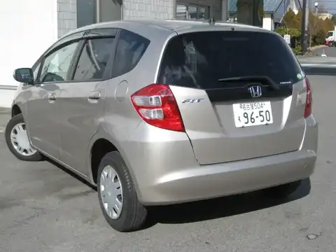 カタログ画像：フィット （FIT） Ｇ 2009年11月 DBA-GE6 1300cc チタニウム・メタリック 燃費21.0km / l バック