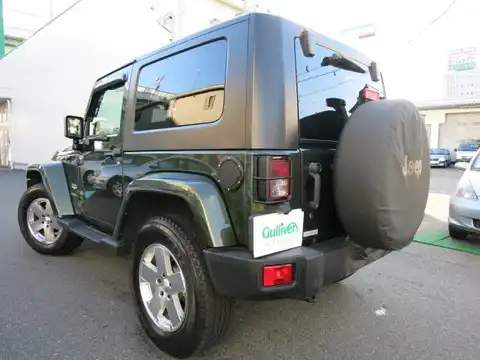 カタログ画像：ジープ・ラングラー （JEEP WRANGLER） サハラ 2009年3月 ABA-JK38S 3800cc ジープグリーンメタリッククリアコート 燃費7.2km / l バック