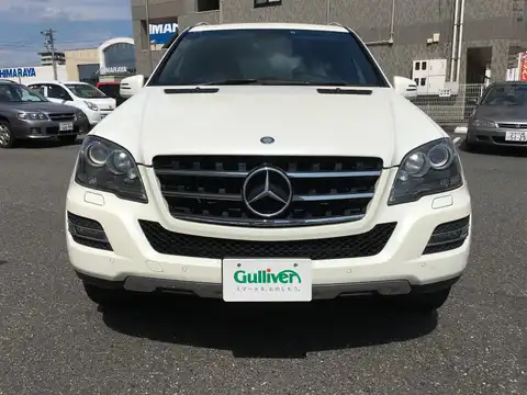 カタログ画像：Ｍクラス （M-CLASS） ＭＬ３５０ ４マチック グランドエディション 2010年11月 DBA-164186 3500cc カルサイトホワイト（Ｓ） 燃費7.9km / l フロント