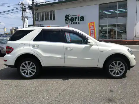 カタログ画像：Ｍクラス （M-CLASS） ＭＬ３５０ ４マチック グランドエディション 2010年11月 DBA-164186 3500cc カルサイトホワイト（Ｓ） 燃費7.9km / l 外装