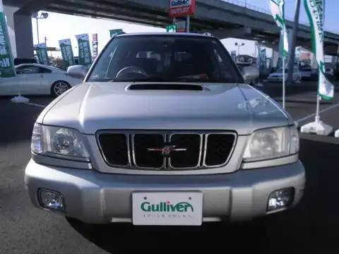 カタログ画像：フォレスター （FORESTER） Ｃ／２０ 2000年12月 GF-SF5 2000cc プレミアムシルバーメタリックｏｒプレミアムシルバーメタリック／コーストグレーメタリック 燃費13.4km / l フロント