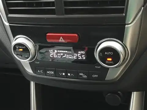 カタログ画像：フォレスター （FORESTER） ２．０ＸＳ 2010年10月 DBA-SHJ 2000cc オブシディアンブラック・パール 燃費15.0km / l 内装