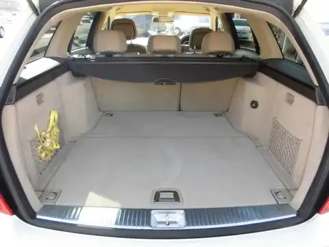 カタログ画像：Ｃクラスステーションワゴン （C-CLASS STATIONWAGON） Ｃ２００コンプレッサー ステーションワゴン エレガンス 2008年10月 DBA-204241 1800cc カルサイトホワイト 燃費11.2km / l 内装