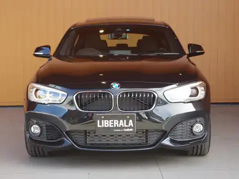 カタログ画像：１シリーズ （1 SERIES） １１８ｉ Ｍスポーツ 2015年9月 DBA-1R15 1500cc ブラック・サファイア（メタリック・カラー） 燃費18.1km / l フロント