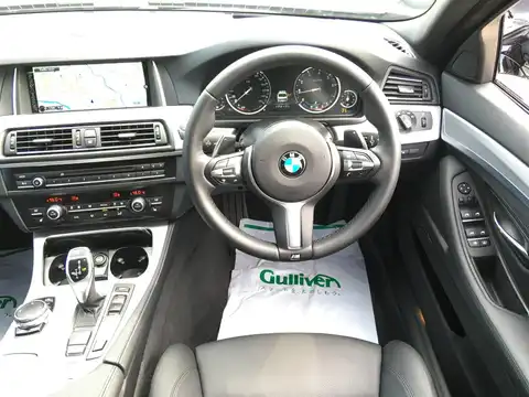 カタログ画像：５シリーズ （5 SERIES） ５２８ｉ Ｍスポーツ 2013年11月 DBA-XG28 2000cc ブラック・サファイア（メタリック・カラー）orカーボン・ブラック（メタリック・カラー） 燃費13.6km / l 内装