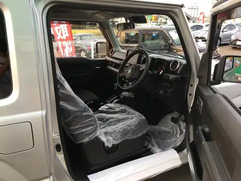 カタログ画像：ジムニー （JIMNY） ＸＣ 2021年10月 3BA-JB64W 660cc シルキーシルバーメタリック 燃費14.3km / l 内装